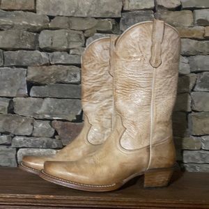 Cleo and Wolf Boots Women’s